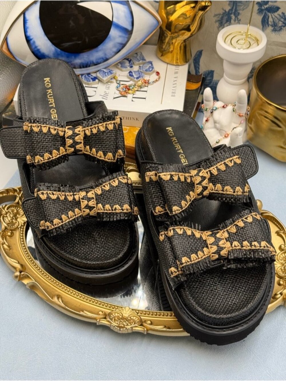 🆕 KG KURT GEIGER 🧿 NWOB Robbie Bow-Embellished Black Raffia Sandals - Sz US 10